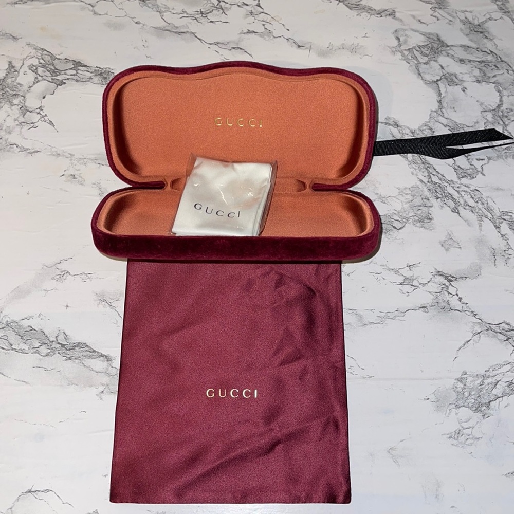 GUCCI VELVET SUNGLASSES CASE WITH DRAW-STING BAG AND CLEANING CLOTH  NEVER USED